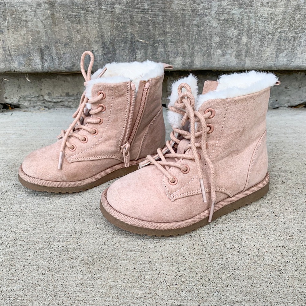 BabyGap warm lined toddler boots.  Toddler Size 9  oyster/pink color EUC